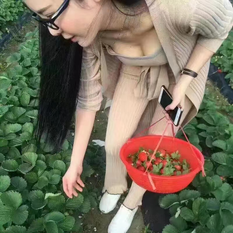 深圳一女子住酒店三天沒(méi)開(kāi)窗，退房發(fā)現(xiàn)窗外是衛(wèi)生間